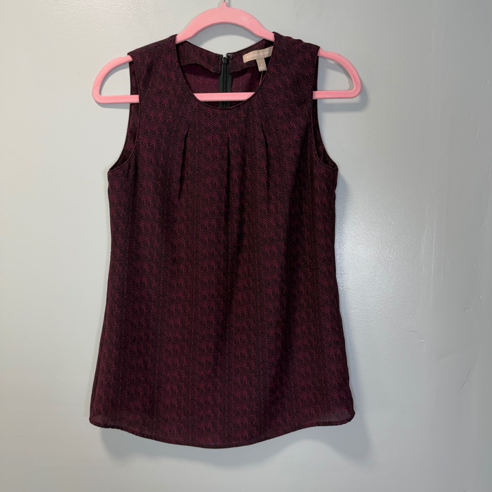 Banana Republic Sleeveless Pleated Neck Blouse Maroon Zig Zag Print Size 2